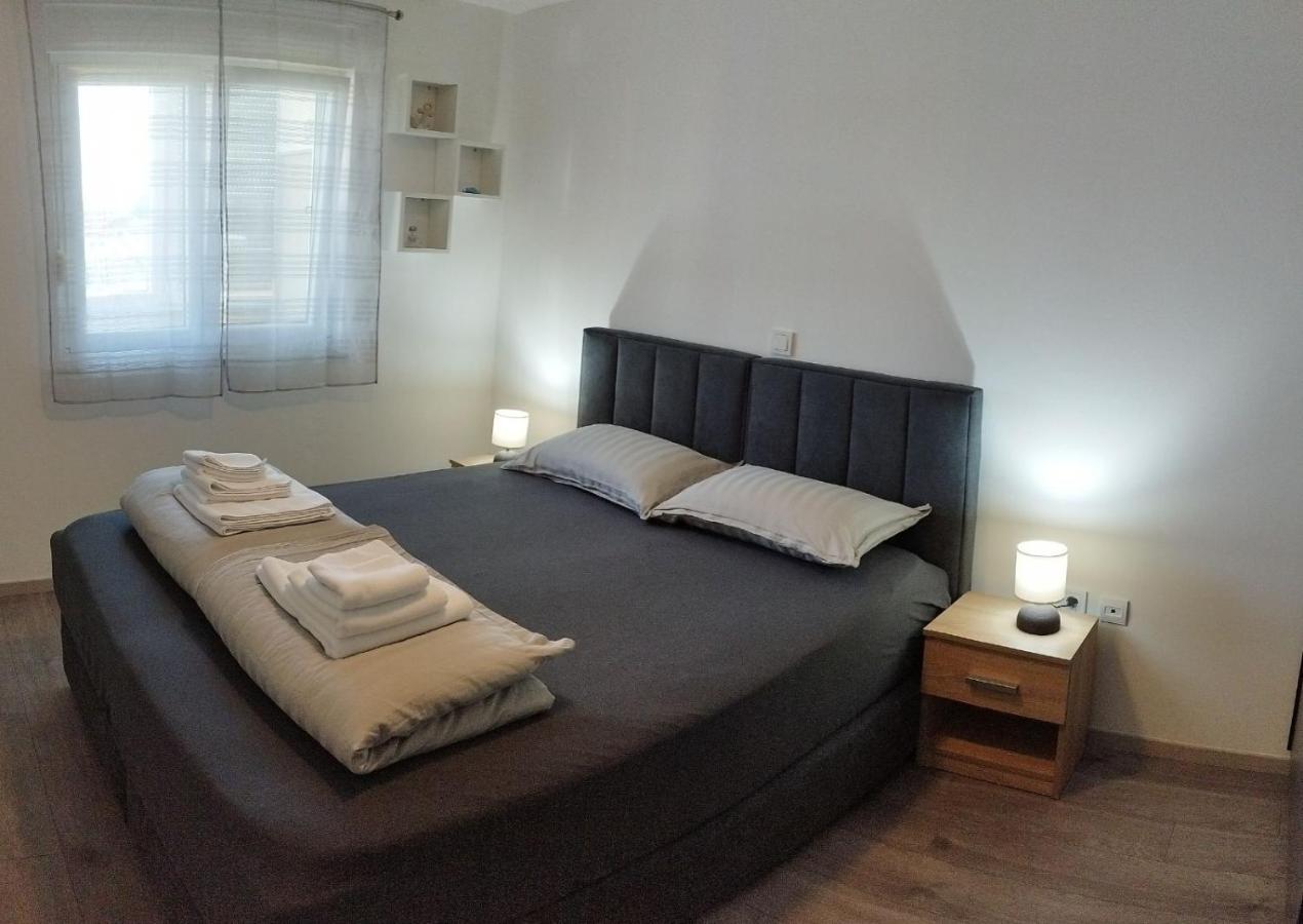 Apartment Luka Pula Exteriör bild