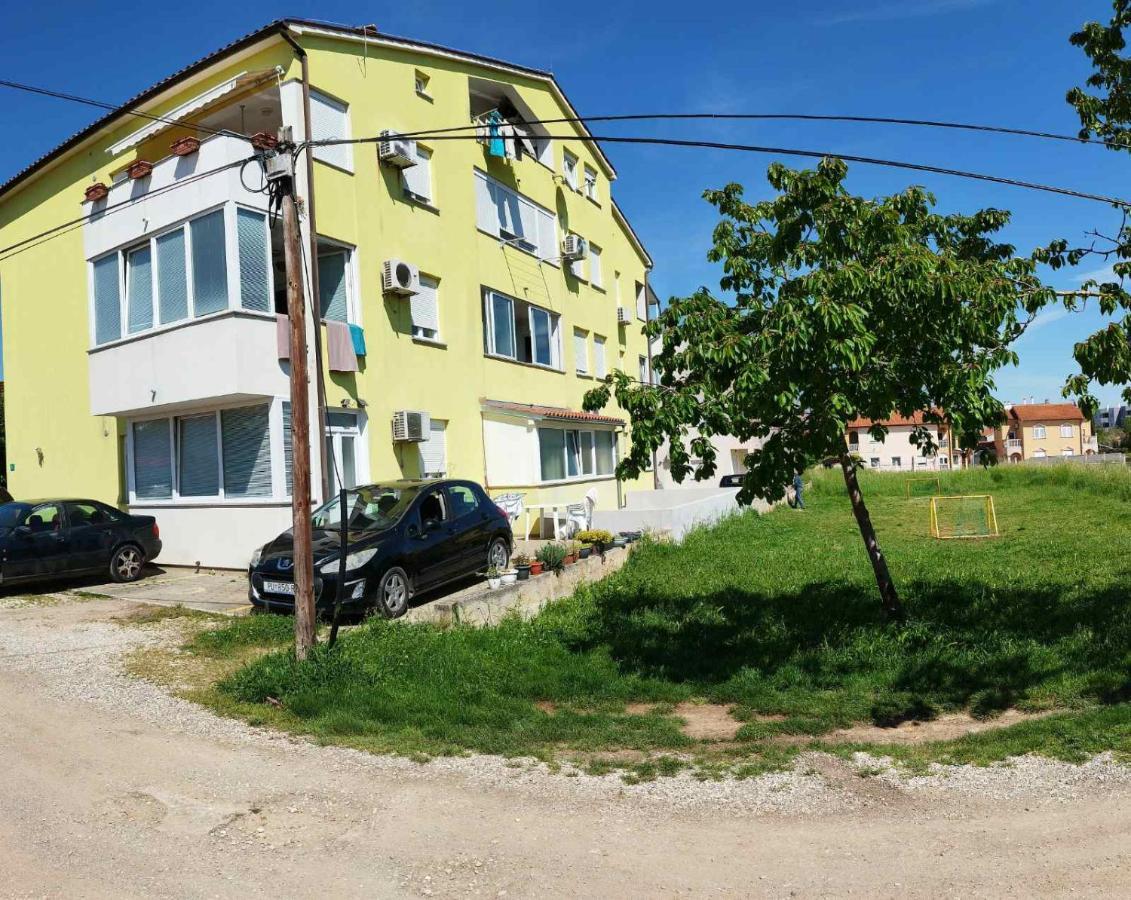 Apartment Luka Pula Exteriör bild